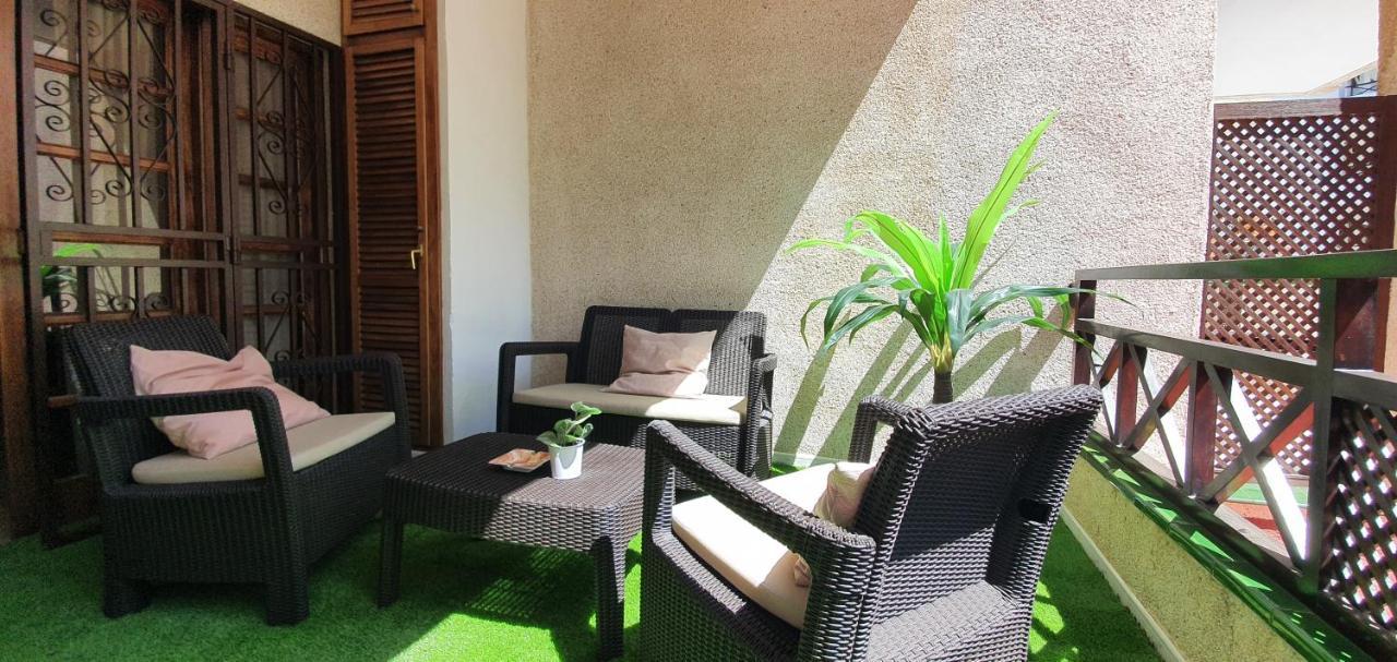 Spectacular Renovated Apartment, 5 Min To Camison Beach, With Aircon أرونا المظهر الخارجي الصورة