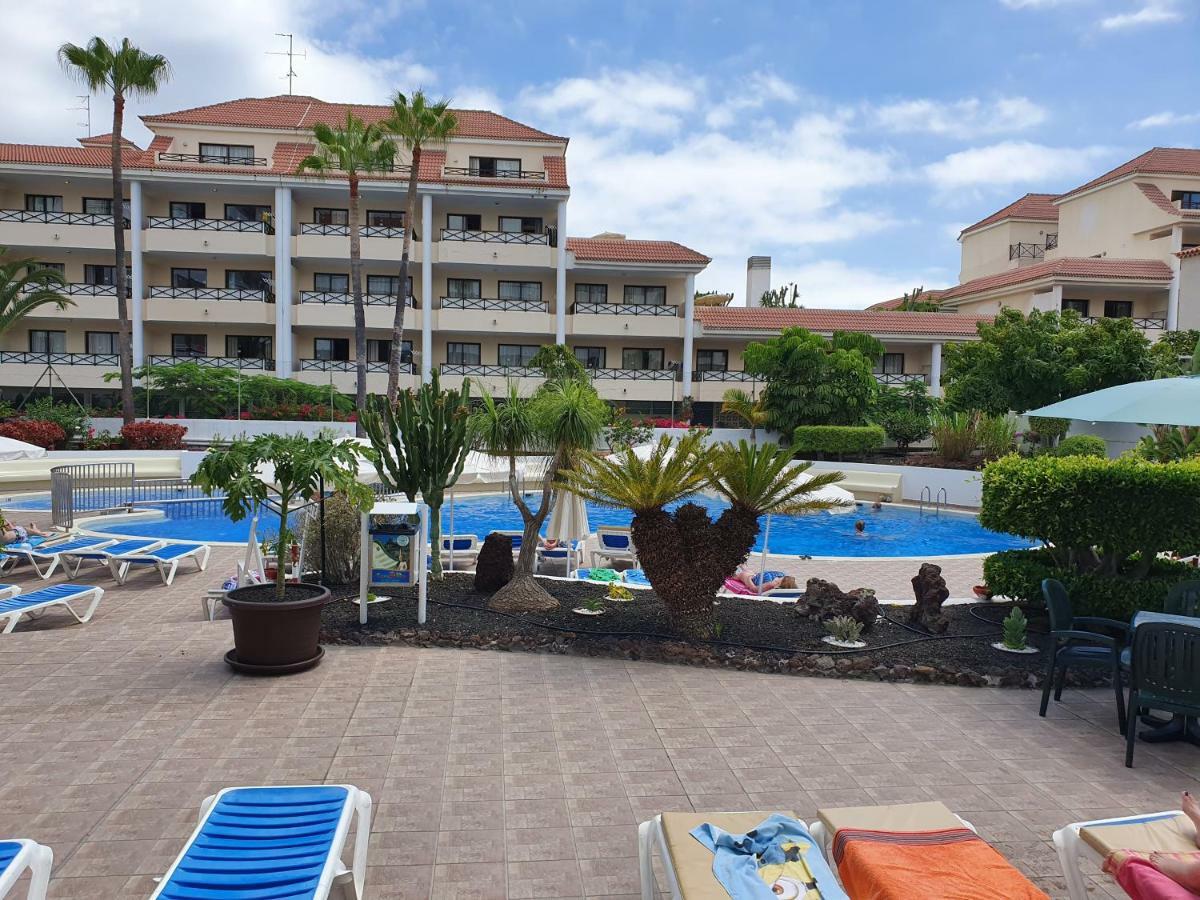 Spectacular Renovated Apartment, 5 Min To Camison Beach, With Aircon أرونا المظهر الخارجي الصورة