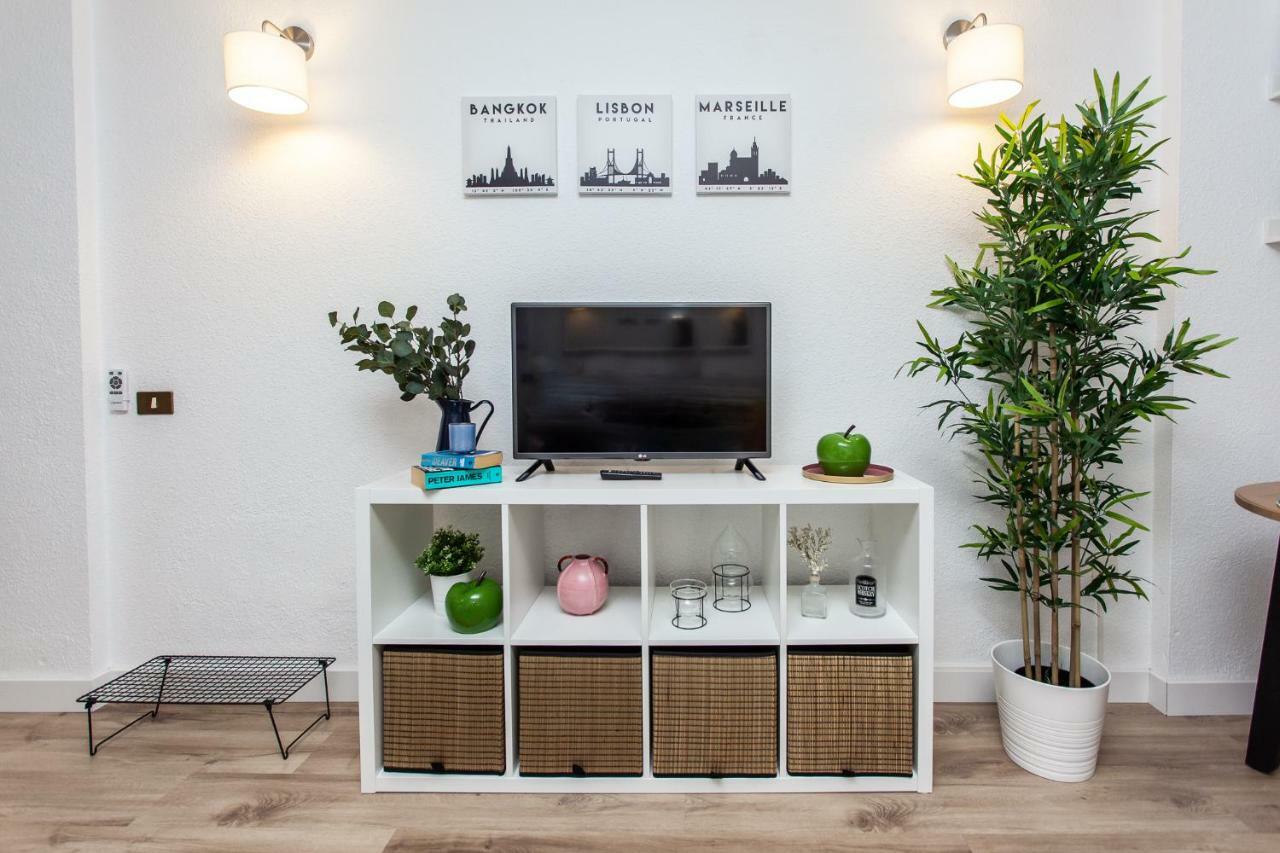 Spectacular Renovated Apartment, 5 Min To Camison Beach, With Aircon أرونا المظهر الخارجي الصورة