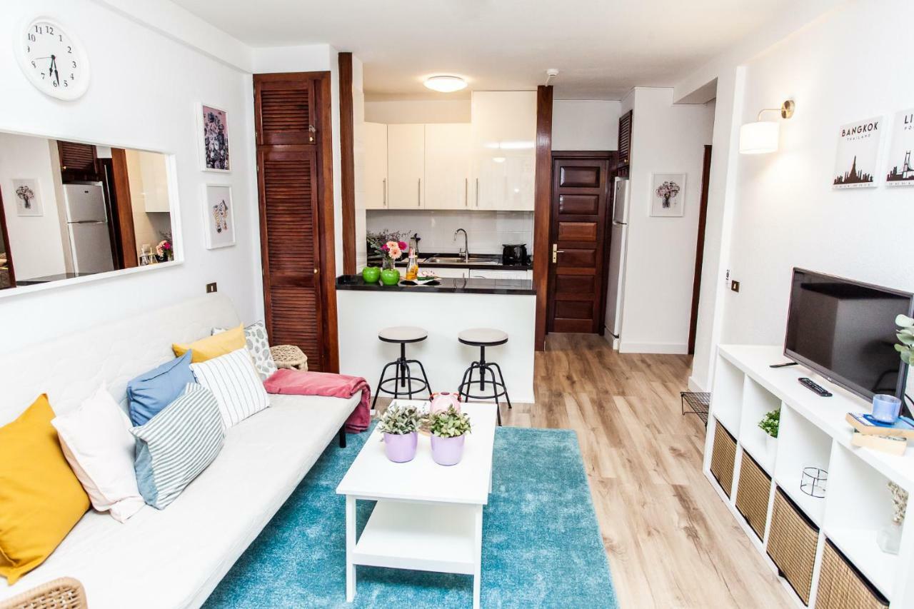 Spectacular Renovated Apartment, 5 Min To Camison Beach, With Aircon أرونا المظهر الخارجي الصورة