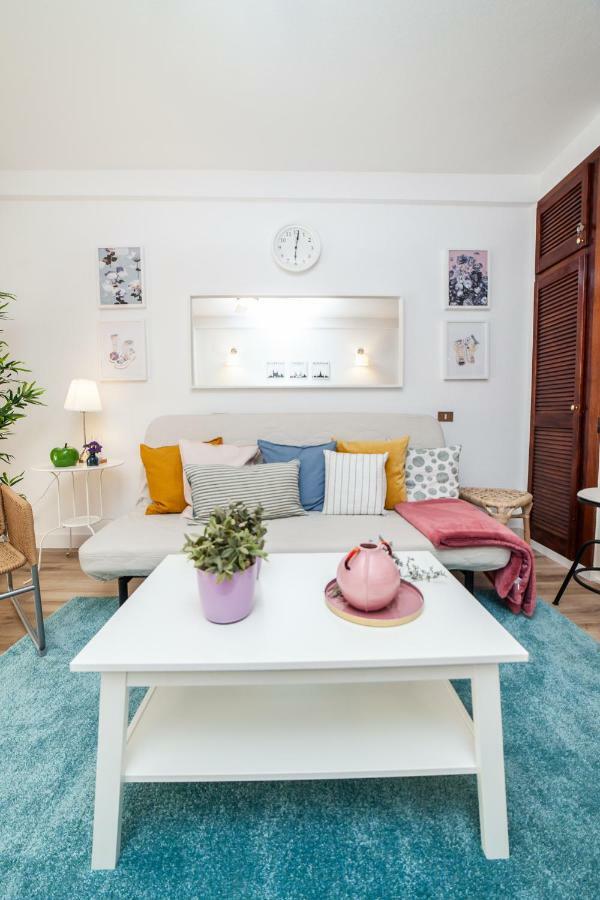 Spectacular Renovated Apartment, 5 Min To Camison Beach, With Aircon أرونا المظهر الخارجي الصورة