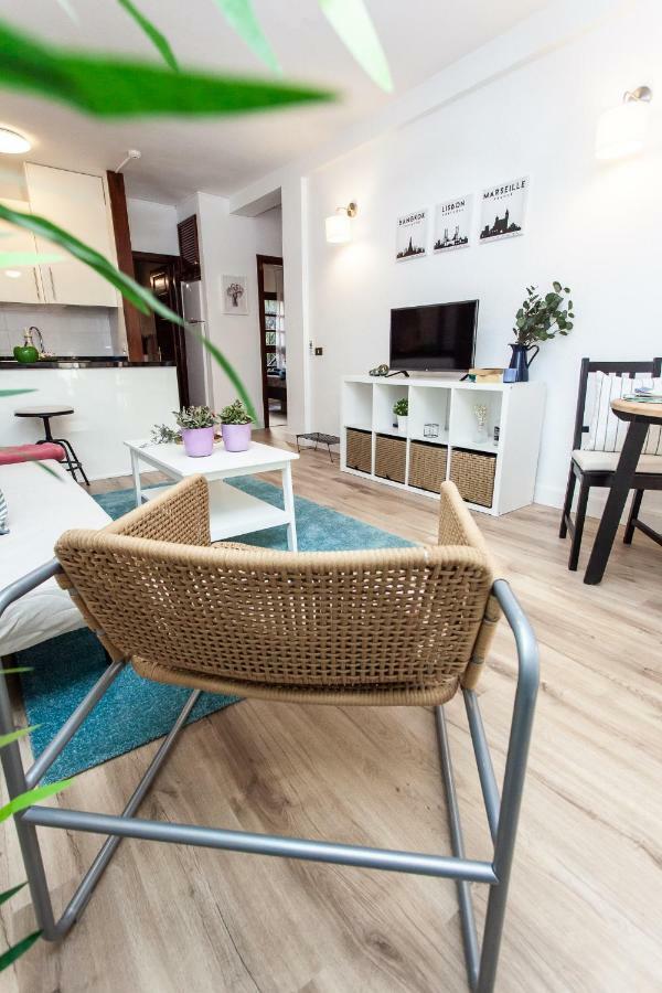 Spectacular Renovated Apartment, 5 Min To Camison Beach, With Aircon أرونا المظهر الخارجي الصورة