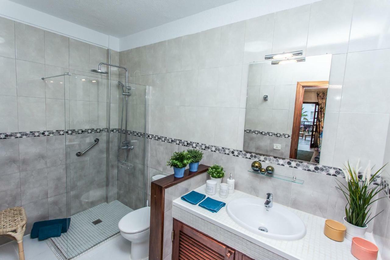 Spectacular Renovated Apartment, 5 Min To Camison Beach, With Aircon أرونا المظهر الخارجي الصورة
